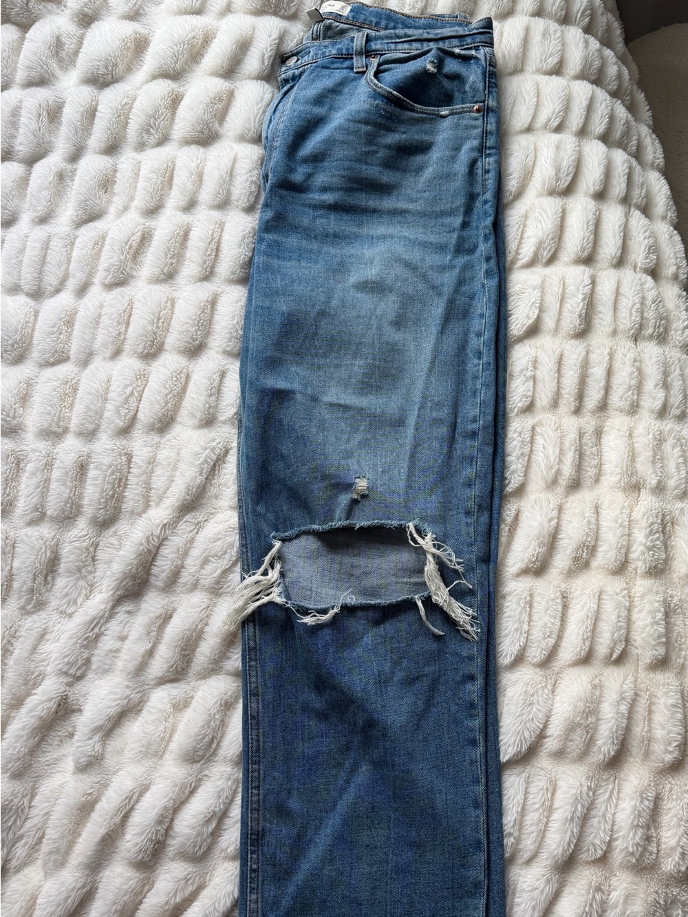 Abercrombie & Fitch “The Ankle Straight Ultra High Rise”